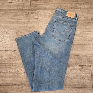 Signature Levi Strauss Women Denim Jean Light Blue Wash W32 L34 Shaping Straight